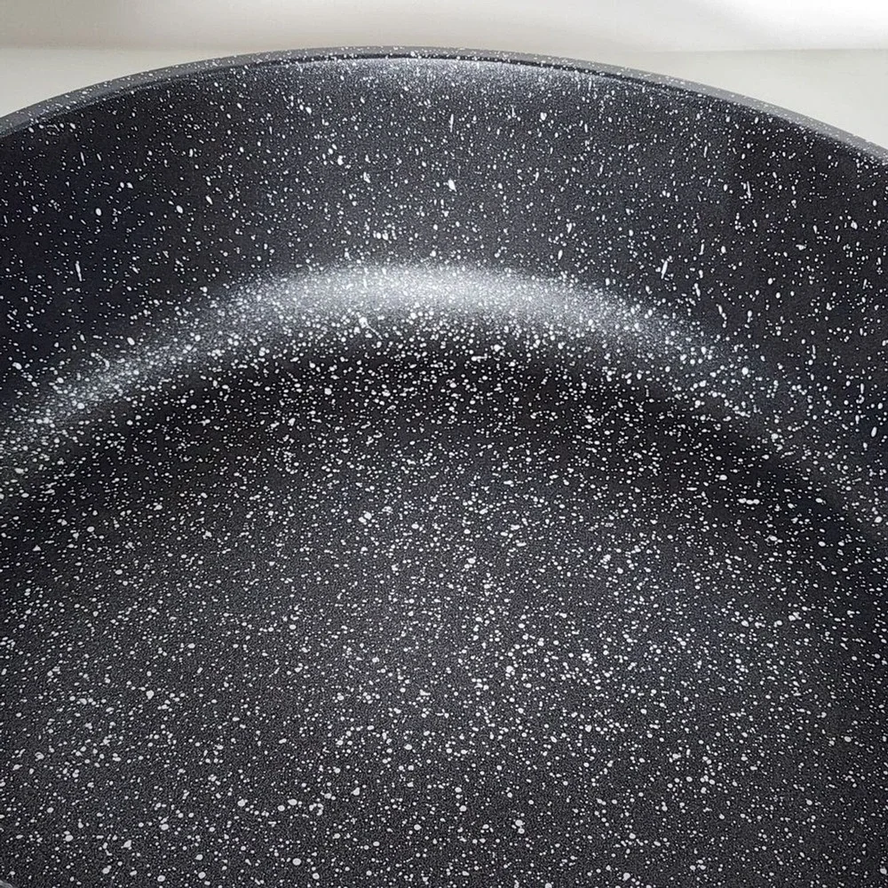 D&W Cookware 11inch Low Casserole Pan With Lid Non Stick 4.2QT Black
